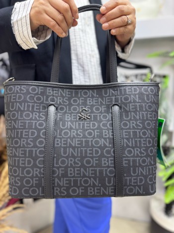 Benetton Bnt-1604 Kadın Çanta Monogram Eskitme Baskı El Ve Çapraz Model Siyah Benetton Bnt-1604 Kadın Çanta Monogram Eskitme Baskı El Ve Çapraz Model Siyah