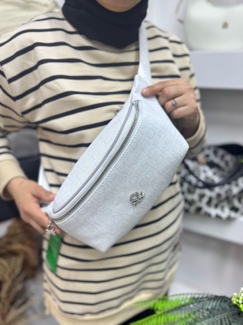 Benetton Bnt-1615 Monogram Eskitme Baskı Vücut Çantası Beyaz