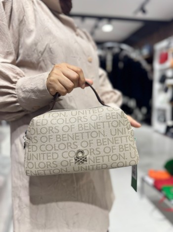 Benetton BNT-1695 Monogram El Ve Çapraz Model Taş Kahve Benetton BNT-1695 Monogram El Ve Çapraz Model Taş Kahve